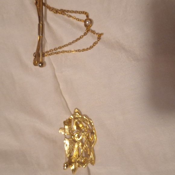 Two piece pearl brooch set - Picture 2 of 3